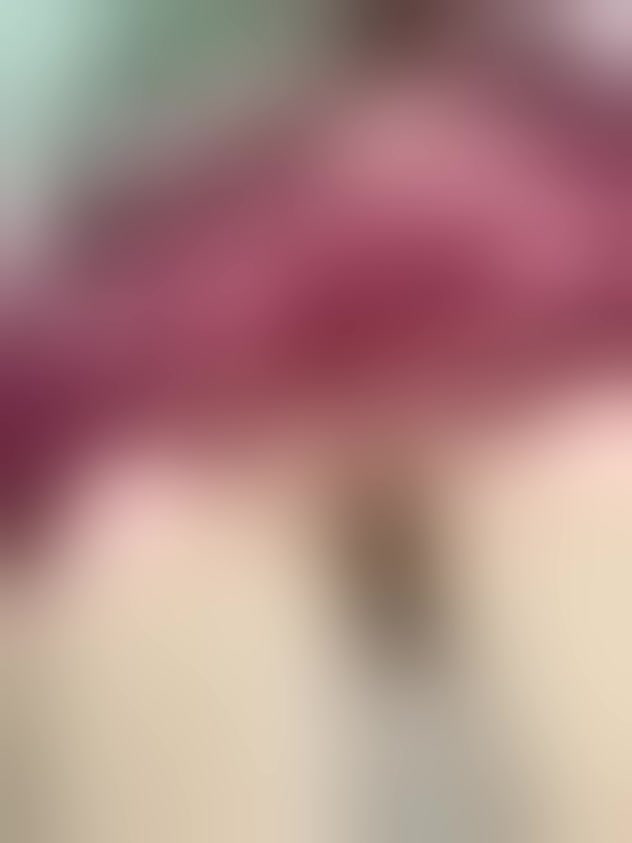 Von hinten im engen pinken Spitzenhöschen…